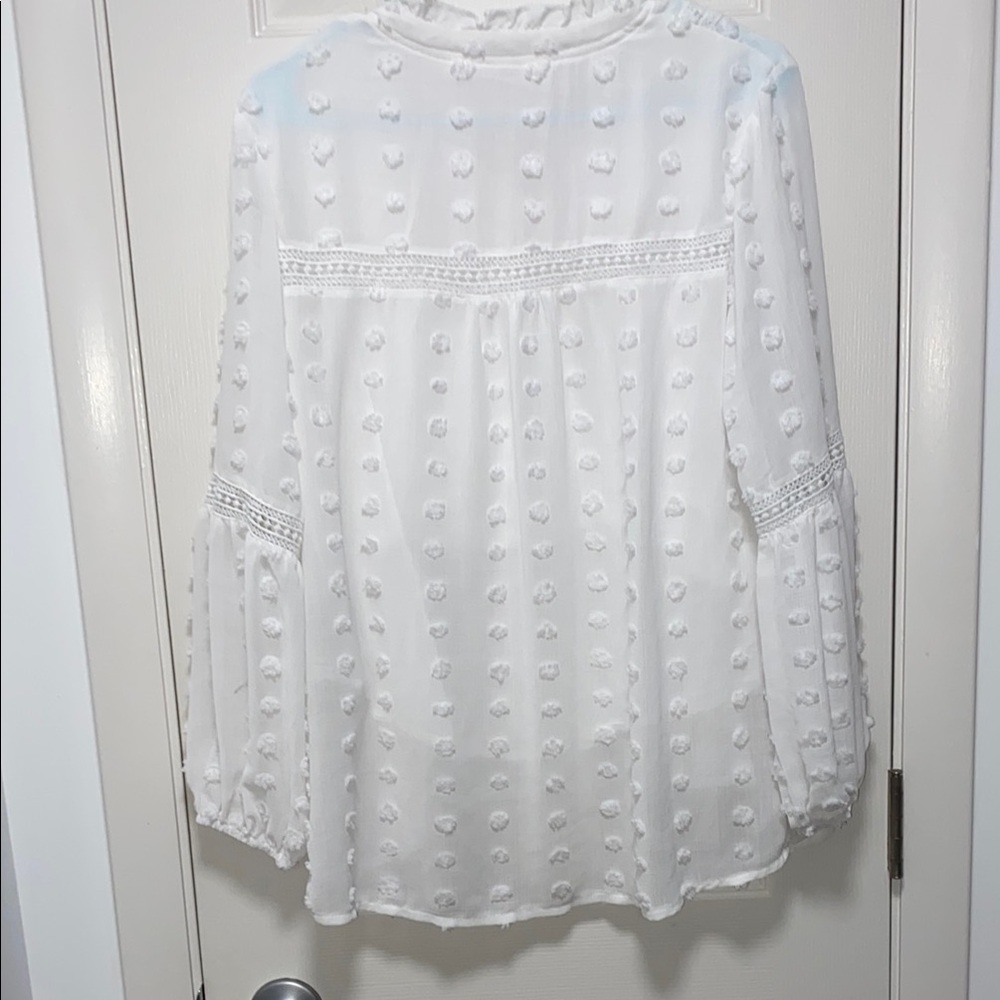 Elegant White Blouse - Picture 3 of 3